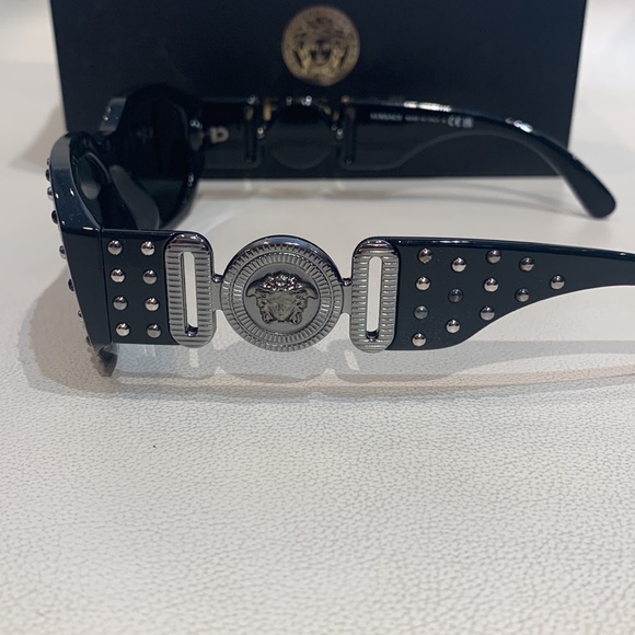New Authentic Unisex Versace Sunglasses - Picture 11 of 14